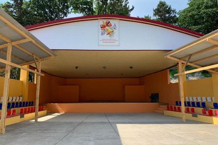 Сцена и амфитеатр