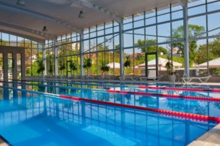 Крытый бассейн