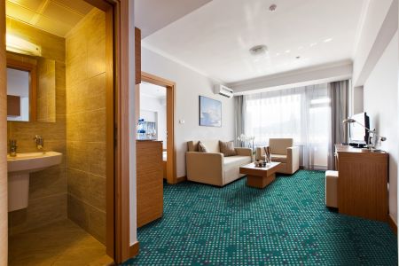 93. Территория отеля ЯИ-min