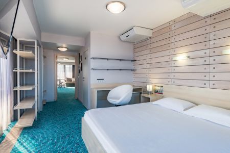 93. Территория отеля ЯИ-min