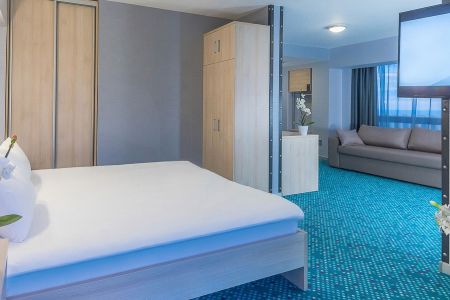 93. Территория отеля ЯИ-min