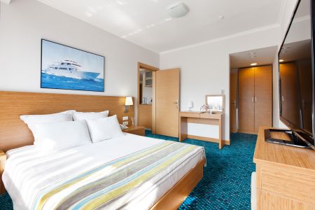 93. Территория отеля ЯИ-min