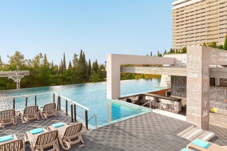 1 Отель Ялта-Интурист. Общий вид