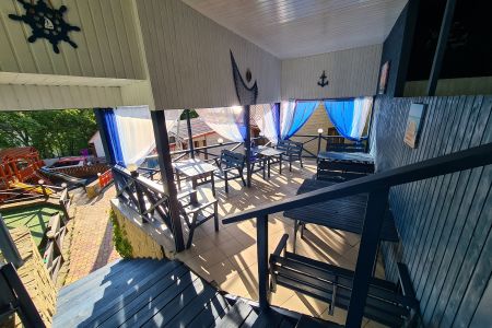 Зона отдыха у бассейна