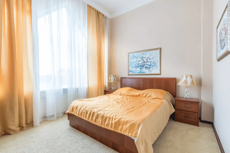 Собственный мелко-галечный пляж