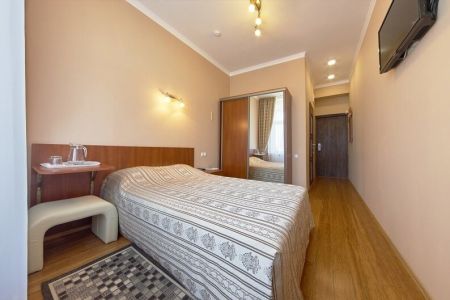 Стандарт однокомнатный одноместный (1 корпус 5 эт.) с балконом кровать 1,4м 3