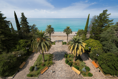 Вид на Главный корпус