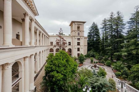 Вид на Главный корпус