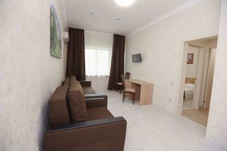 Джуниор сюит 2-местный 2-комнатный (С2м2кН)