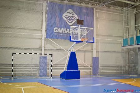 Вид на бассейн и корпус отеля