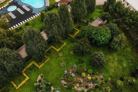 Отдых у открытых бассейнов