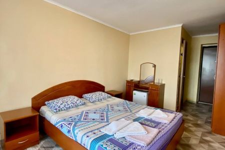 Стандартный 3-местный (корпус у бассейна, с видом на море, 1 этаж)