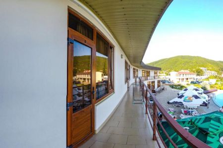 Стандартный 2-местный (корпус у бассейна, с видом на море)