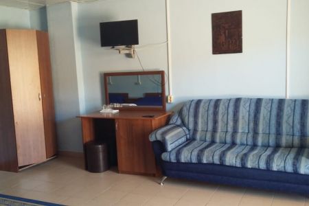 Стандартный 3-местный (корпус у бассейна, с видом на море, 1 этаж)