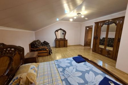 Коттедж 14-местный 3-этажный 7-комнатный