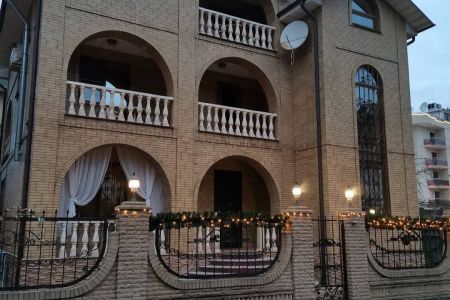 Коттедж 14-местный 3-этажный 7-комнатный