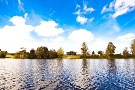 Коттедж 6-местный 3-комнатный «Изба Солнечная»