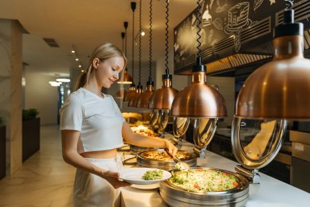 Питание «Ультра все включено» шведский стол