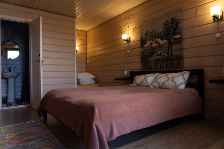 Коттедж 6-местный (Терем большой с сауной и кухней)