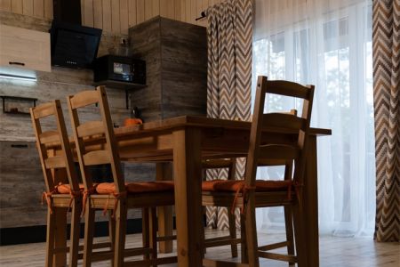 Коттедж 6-местный (Терем большой с сауной и кухней)