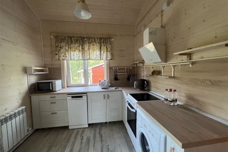 Коттедж 5-местный (Терем большой с сауной и кухней)