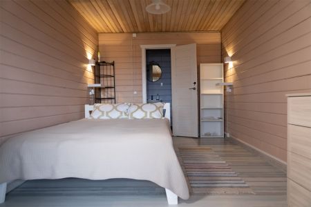 Коттедж 6-местный (Терем большой с сауной и кухней)