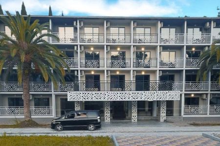 Вид на корпус и бассейн