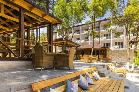 Вид на корпус и бассейн