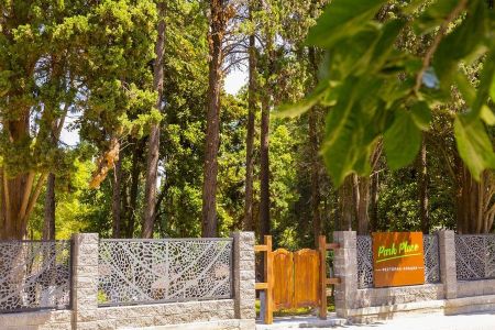 Вид на корпус и бассейн