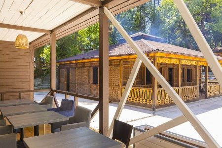 Вид на корпус и бассейн