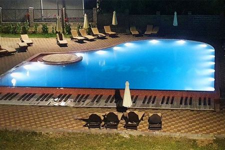 Вид на корпус и бассейн