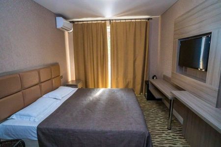 Вид на корпус и бассейн