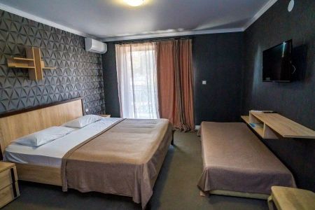 Вид на корпус и бассейн