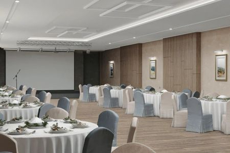 Фитнес-клуб и кафе на территории