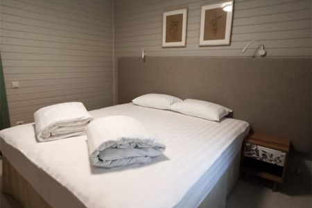 Коттедж 2-местный 2-комнатный (сруб)