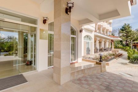 Корпус. Центральный вход