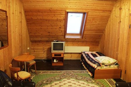 Домик Русский 8-местный 2-этажный (№7)