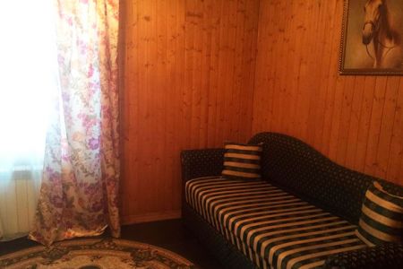 Домик Русский 8-местный 2-этажный (№7)