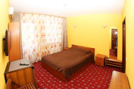 Стандартный 2-местный (с балконом и дополнительным местом)