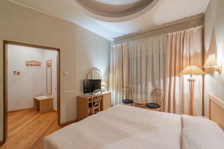 ff1a064664bc87db672498a7a73b9d09_1050x600