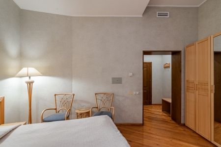 ff1a064664bc87db672498a7a73b9d09_1050x600