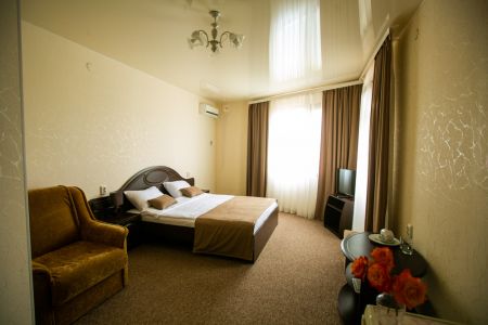 Коттедж 4-местный 3-комнтаный (Деревянный сруб)5