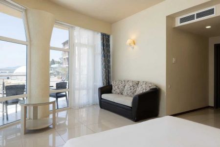 Люкс 2-меcтный (с балконом и видом на море)