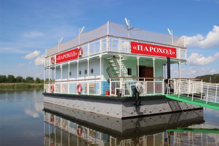 Пароход на воде