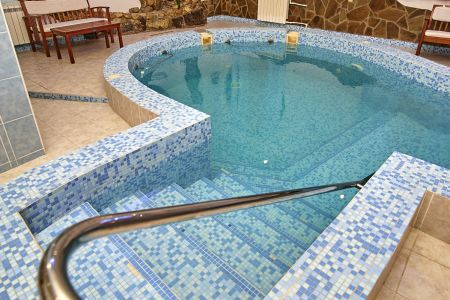 Общий вид на здание гостиницы с ул. Горького