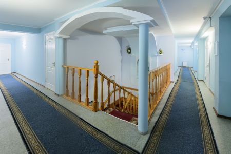 Общий вид на здание гостиницы с ул. Горького