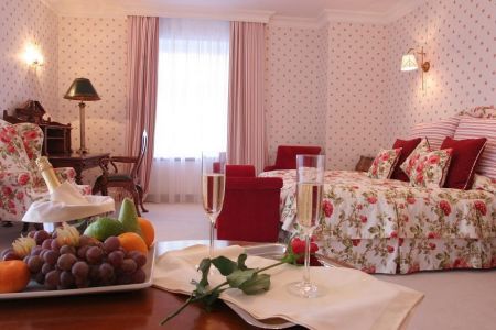 Джуниор сюит Дачный «Алая роза»