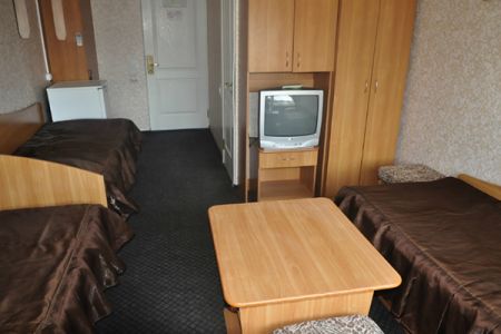 Сурож фасад с остановкой