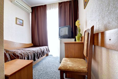 Сурож фасад с остановкой