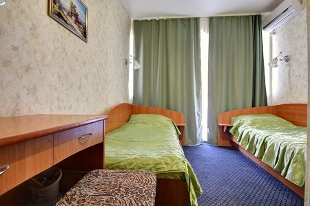 Сурож фасад с остановкой